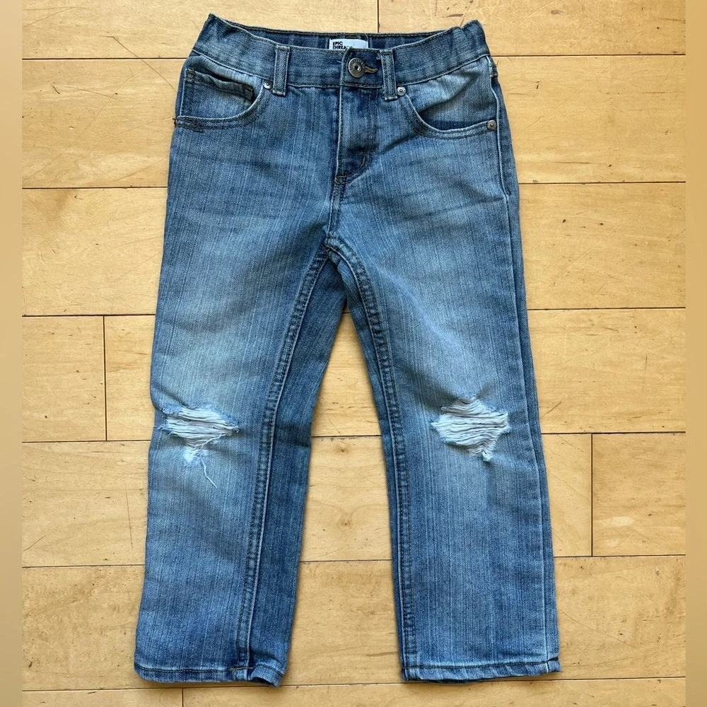 Epic Threads straight leg distressed‎ jeans, sz 5, light wash, snap, adjustable